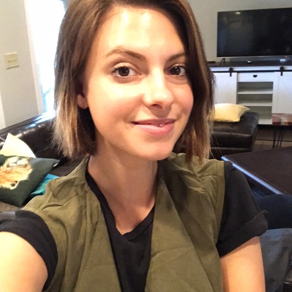 Meet your Posher, Brittainy - Picture 2 of 2